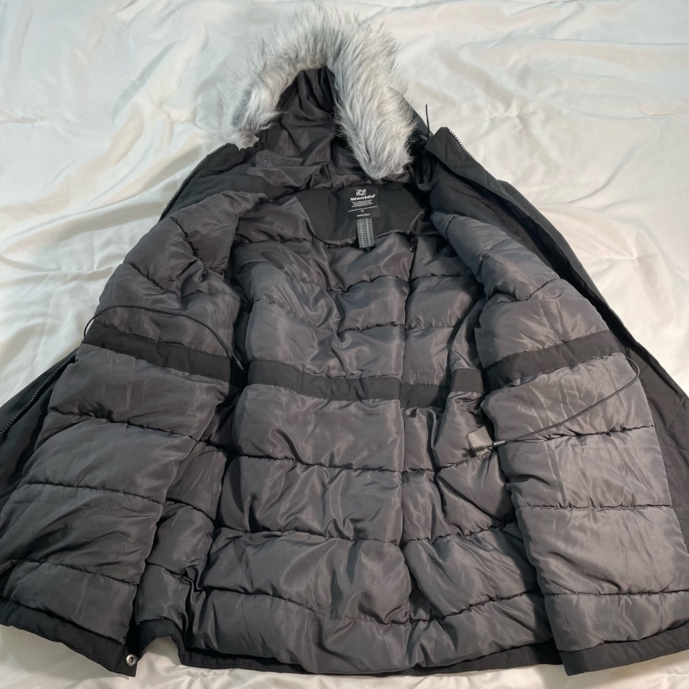 Wantdo Women's Heavy Black Winter Coat (XL) - Picture 4 of 7